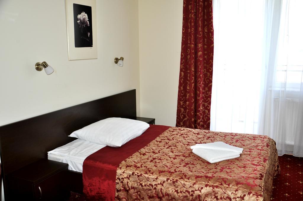 Hotel Korona Rzeszow Luaran gambar