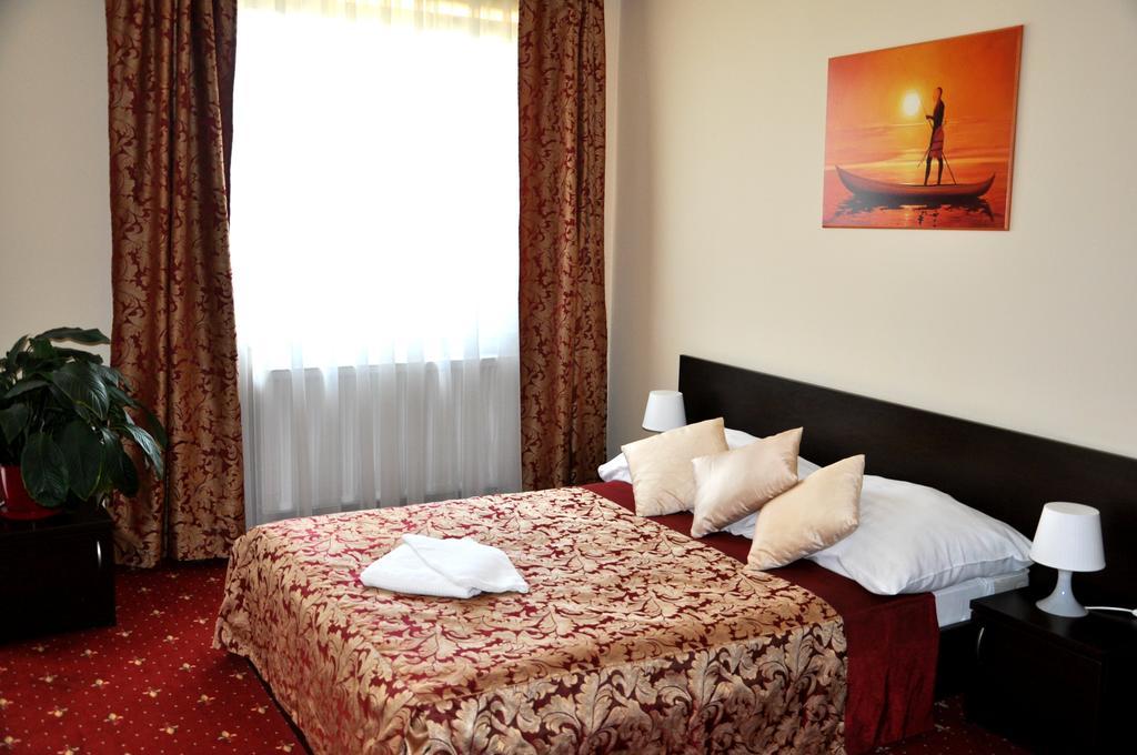 Hotel Korona Rzeszow Luaran gambar