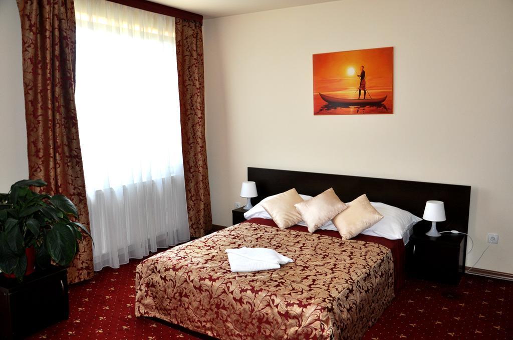 Hotel Korona Rzeszow Luaran gambar